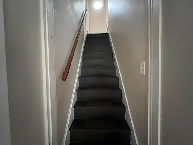 68 Moull St, Newark, OH 43055 - view of stairway