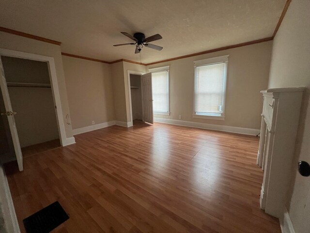 68 Moull St, Newark, OH 43055 - unfurnished bedroom with light wood-style floors, ornamental molding, and ceiling fan