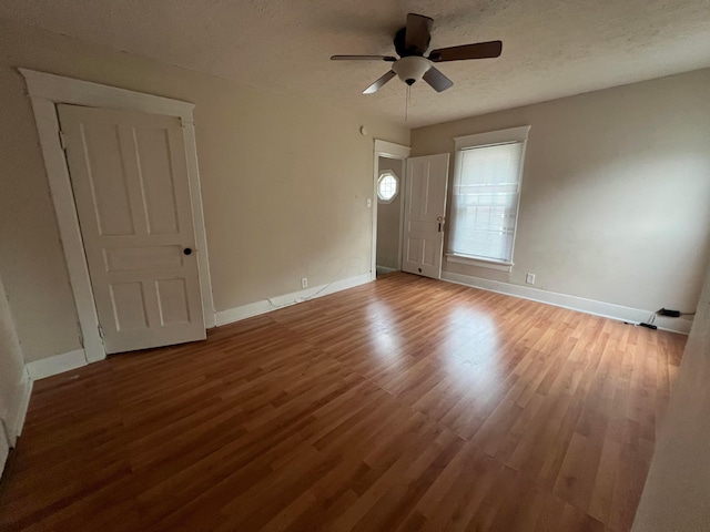 68 Moull St, Newark, OH 43055 - unfurnished room with a ceiling fan, wood finished floors, and a textured ceiling