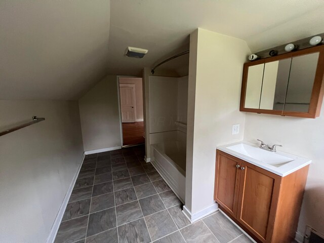 68 Moull St, Newark, OH 43055 - full bathroom featuring vanity, vaulted ceiling, and shower / bath combination