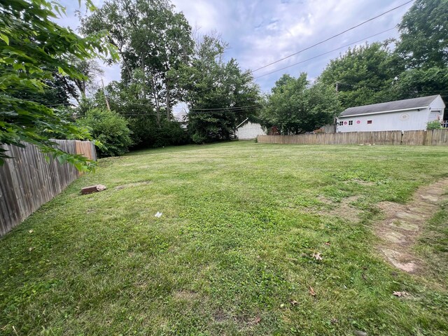 68 Moull St, Newark, OH 43055 - view of yard