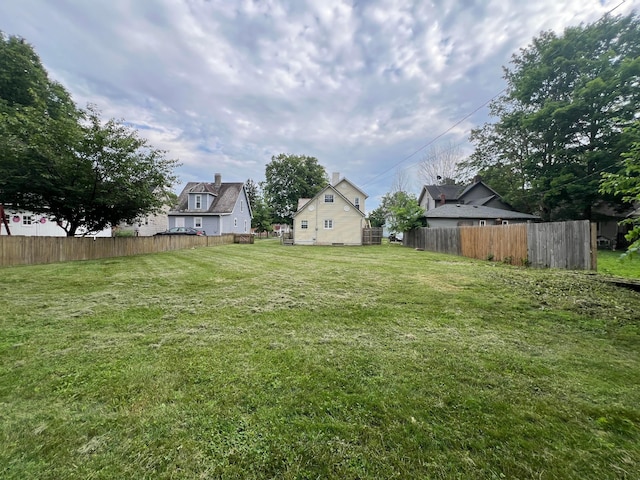 68 Moull St, Newark, OH 43055 - view of yard