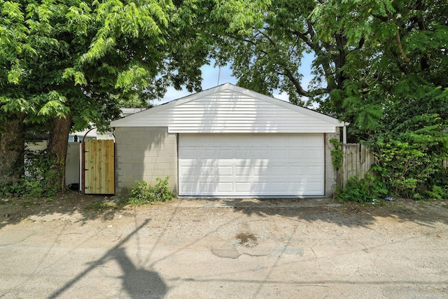 1693 Bide A Wee Park Ave, Columbus, OH 43205 - detached garage with a gate