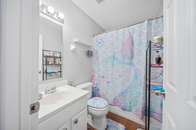 2986 E Powell Rd, Columbus, OH 43240 - bathroom featuring vanity, wood finished floors, a textured ceiling, and shower / tub combo