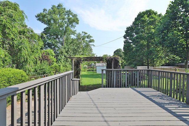 2824 Alder Vista Dr, Columbus, OH 43231 - wooden terrace with a shed and a fenced backyard