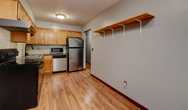 2761-2763 Blendon Woods Blvd, Columbus, OH 43231 - kitchen featuring stainless steel appliances, under cabinet range hood, light wood-type flooring, decorative backsplash, and a textured ceiling