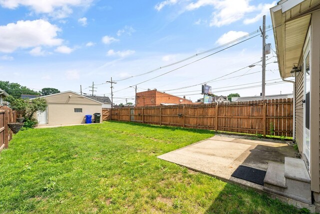 442 Thurman Ave, Columbus, OH 43206 - fenced backyard with a patio