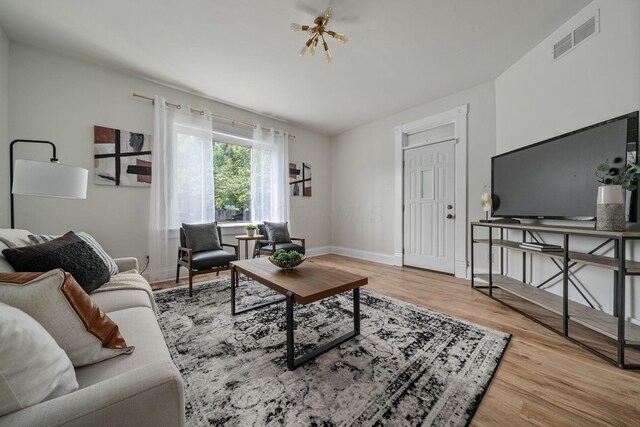 442 Thurman Ave, Columbus, OH 43206 - living area featuring light wood-style flooring and baseboards