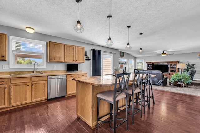 1626 Geranium Dr, Lewis Center, OH 43035 - kitchen with stainless steel dishwasher, a textured ceiling, a breakfast bar, open floor plan, and ceiling fan