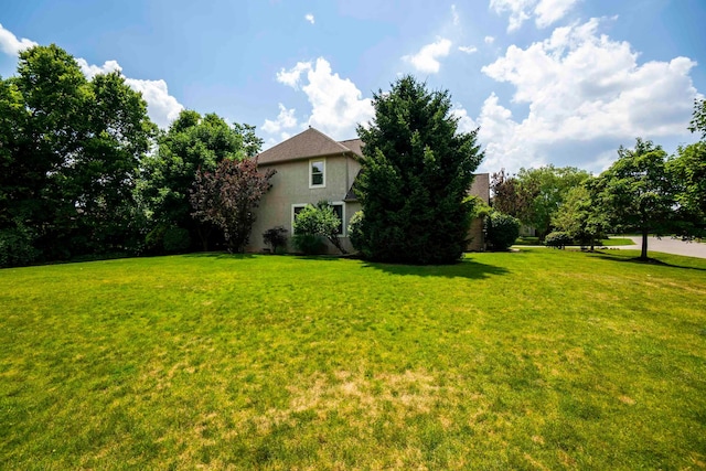 2567 Carmel Dr, Lewis Center, OH 43035 - view of green lawn