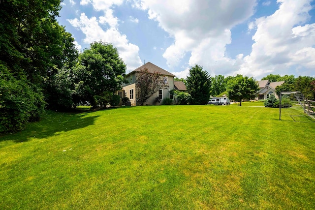 2567 Carmel Dr, Lewis Center, OH 43035 - view of yard