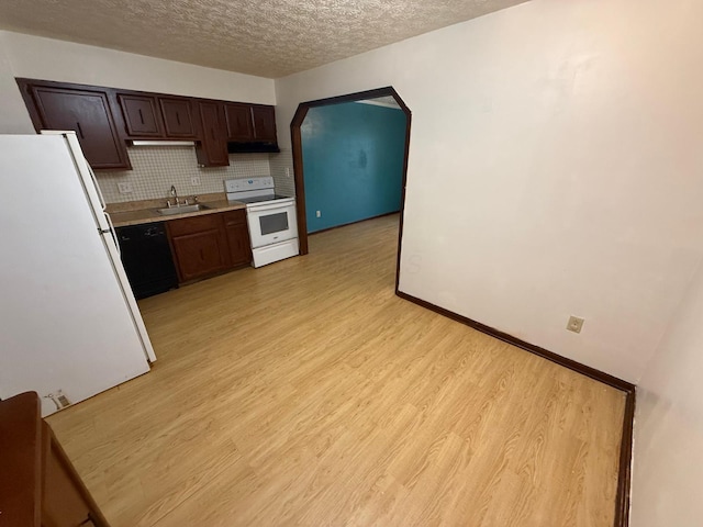 5600 Cartwright Ln Unit 19, Columbus, OH 43231 - kitchen with white appliances, light countertops, light wood-style floors, arched walkways, and a textured ceiling
