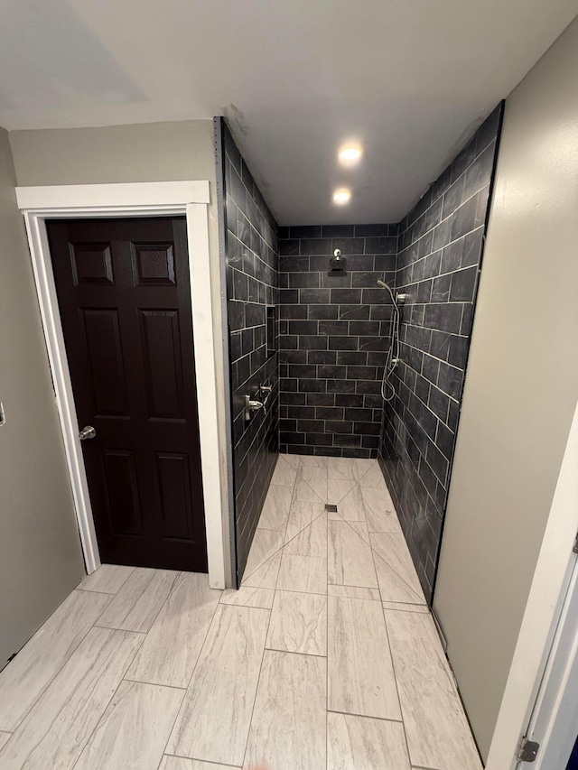 274 Woods Ave, Newark, OH 43055 - full bath featuring a tile shower