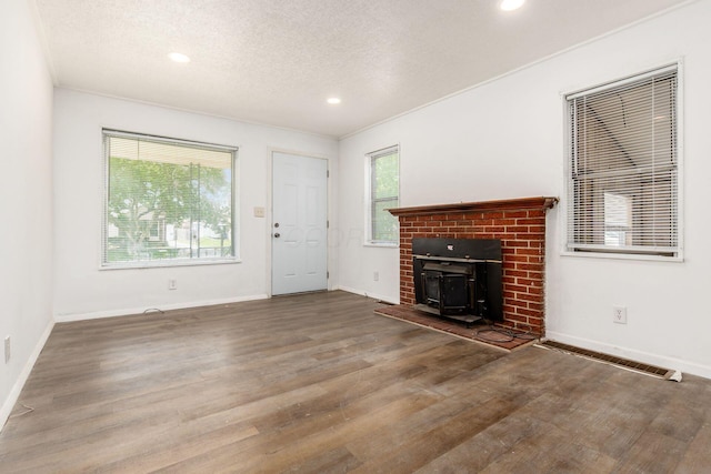 1680 Linwood Ave, Columbus, OH 43207 - unfurnished living room with wood finished floors, recessed lighting, and a textured ceiling