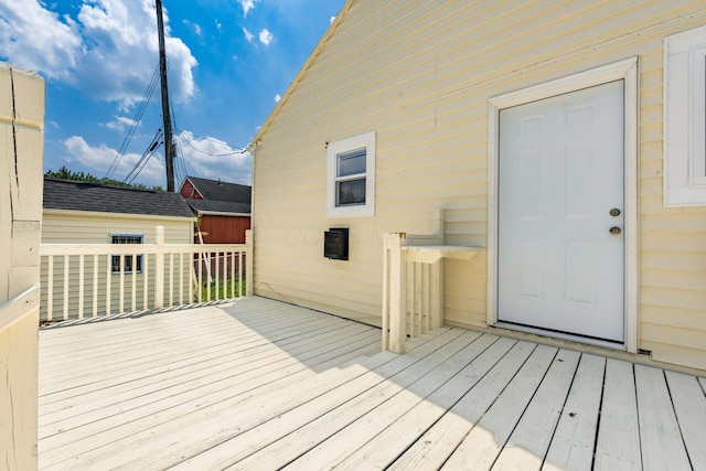 1680 Linwood Ave, Columbus, OH 43207 - view of wooden terrace