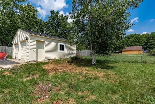 1680 Linwood Ave, Columbus, OH 43207 - view of yard featuring an outbuilding and a detached garage