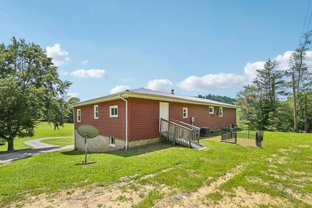 15586 Stump Run, Laurelville, OH 43135 - back of house featuring a yard