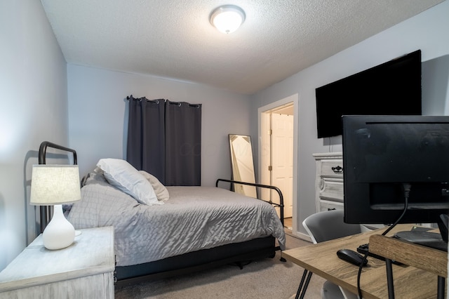 647 Harrison St, Washington Court House, OH 43160 - bedroom with carpet floors and a textured ceiling