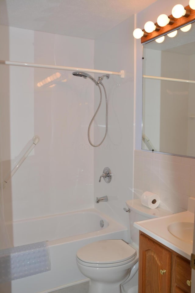 463 Denwood Dr S, Gahanna, OH 43230 - full bath featuring vanity, shower / washtub combination, and tasteful backsplash