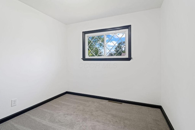 536 Pierce Ave, Columbus, OH 43213 - spare room featuring carpet floors and baseboards