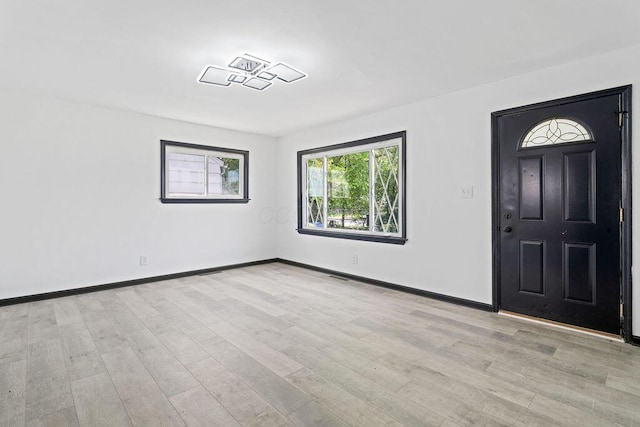 536 Pierce Ave, Columbus, OH 43213 - entrance foyer featuring light wood-style floors and baseboards