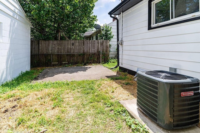 536 Pierce Ave, Columbus, OH 43213 - view of yard
