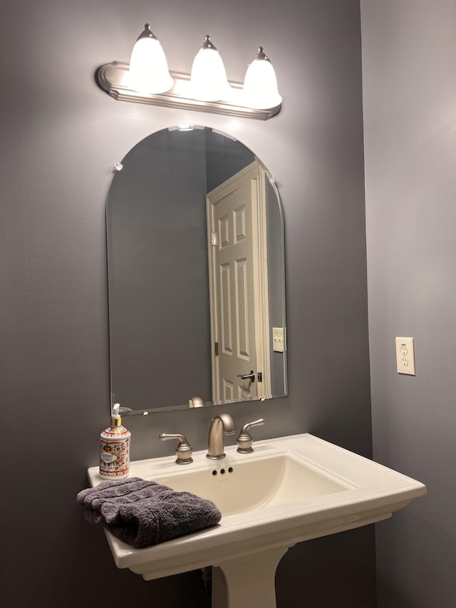 8730 Swisher Creek Xing, New Albany, OH 43054 - bathroom featuring a sink