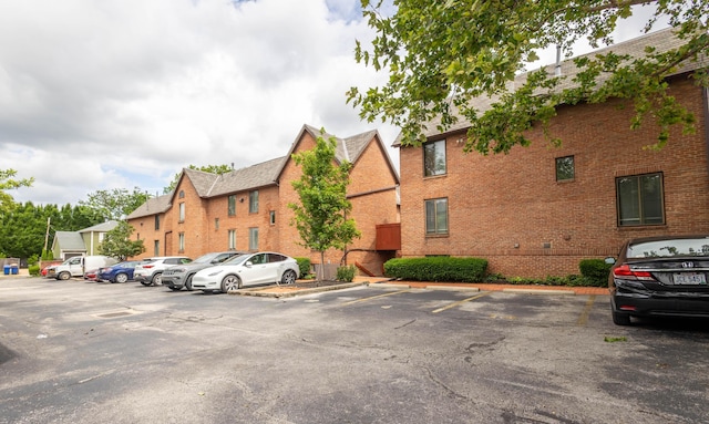 283 Lear St Unit 7, Columbus, OH 43206 - view of building exterior with uncovered parking
