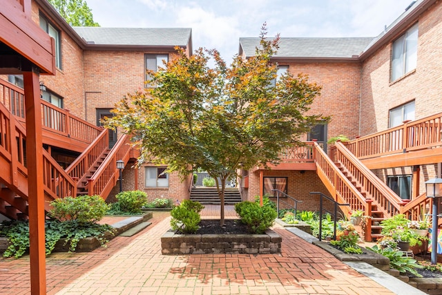 283 Lear St Unit 7, Columbus, OH 43206 - surrounding community with stairs