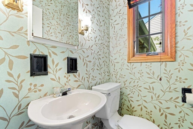 1855 Suffolk Rd, Columbus, OH 43221 - half bath with wallpapered walls and a sink