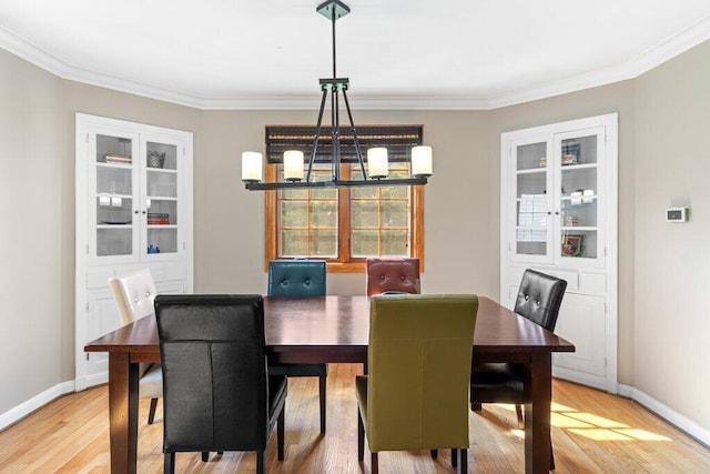 1855 Suffolk Rd, Columbus, OH 43221 - dining room featuring light wood finished floors, a chandelier, and crown molding