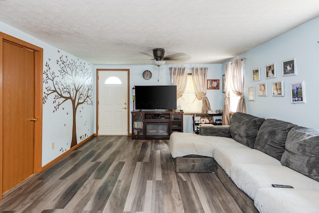 508 Carolyn Rd, Washington Court House, OH 43160 - living room featuring wood finished floors, a ceiling fan, and a textured ceiling