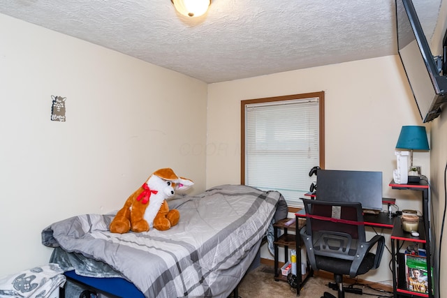 508 Carolyn Rd, Washington Court House, OH 43160 - carpeted bedroom featuring a textured ceiling