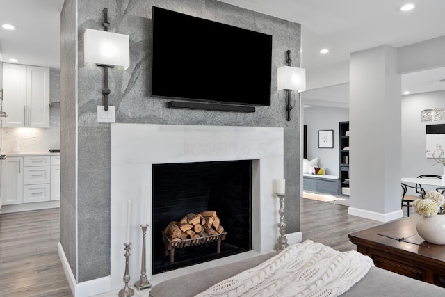 50 S Kellner Rd, Columbus, OH 43209 - living area featuring light wood-style flooring, a fireplace, and recessed lighting