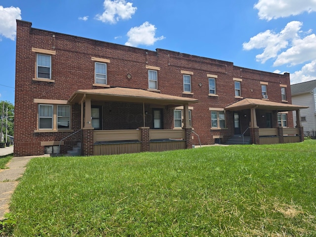 540 S Richardson Ave, Columbus, OH 43204 - back of property featuring brick siding and a lawn