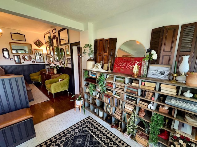 4640 Chillicothe Lancaster Rd SW, Lancaster, OH 43130 - living area with wood finished floors