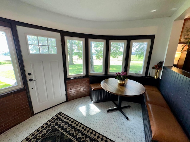 4640 Chillicothe Lancaster Rd SW, Lancaster, OH 43130 - entryway featuring brick wall