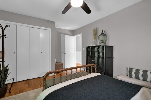 160 Wildwood Dr, Granville, OH 43023 - bedroom with wood finished floors, a ceiling fan, and a closet