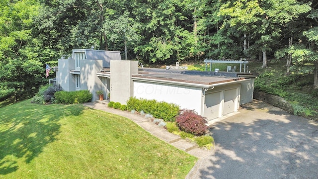 160 Wildwood Dr, Granville, OH 43023 - view of side of property featuring stucco siding, asphalt driveway, a lawn, and an attached garage