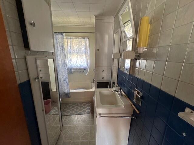 498 E Mark St, Marion, OH 43302 - bathroom with vanity, tile walls, and tile patterned flooring