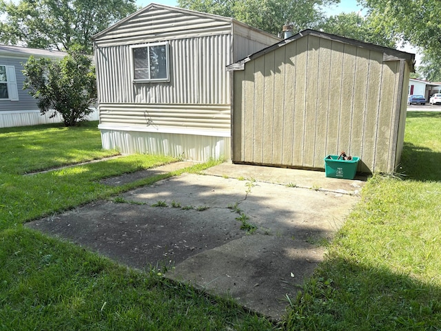 18 Skyline Dr, South Bloomfield, OH 43103 - back of property with a lawn