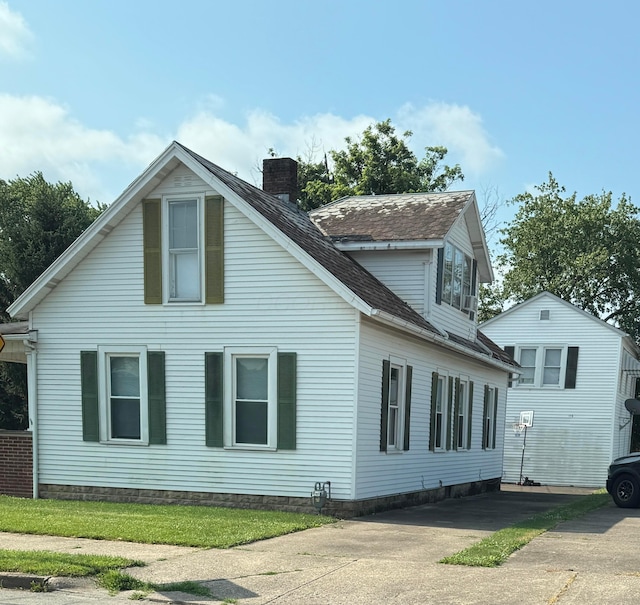 124/126 W 5th Ave, Lancaster, OH 43130 - view of side of property with a chimney