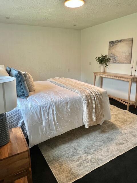 171 Ginder Rd NE, Lancaster, OH 43130 - bedroom with a textured ceiling