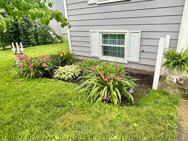 2190 Lendale Dr, Lancaster, OH 43130 - view of green lawn