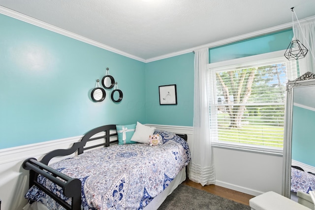 2190 Lendale Dr, Lancaster, OH 43130 - bedroom featuring crown molding and wood finished floors