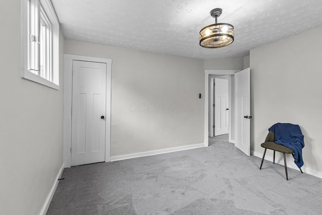 508 E Welch Ave, Columbus, OH 43207 - unfurnished room featuring a textured ceiling and carpet flooring