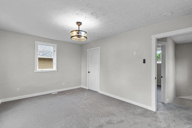 508 E Welch Ave, Columbus, OH 43207 - spare room with carpet floors, plenty of natural light, and a textured ceiling