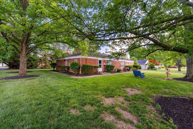3016 Welsford Rd, Columbus, OH 43221 - view of grassy yard