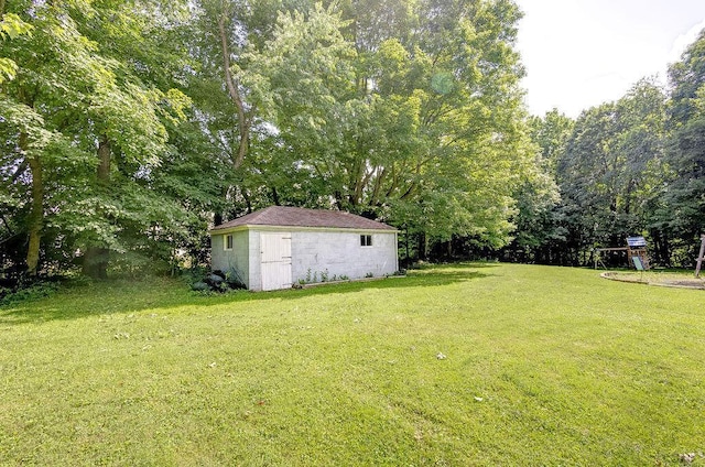 9020 Kinney Rd, Mount Vernon, OH 43050 - view of grassy yard featuring an outdoor structure