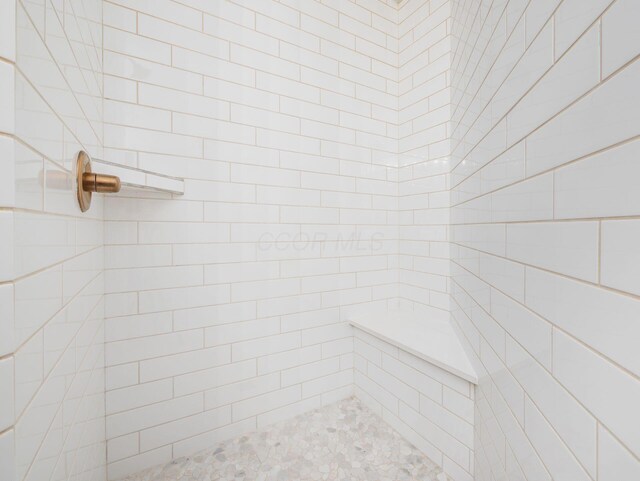 3311 Polden Hill Dr Unit 24, New Albany, OH 43054 - bathroom with tiled shower